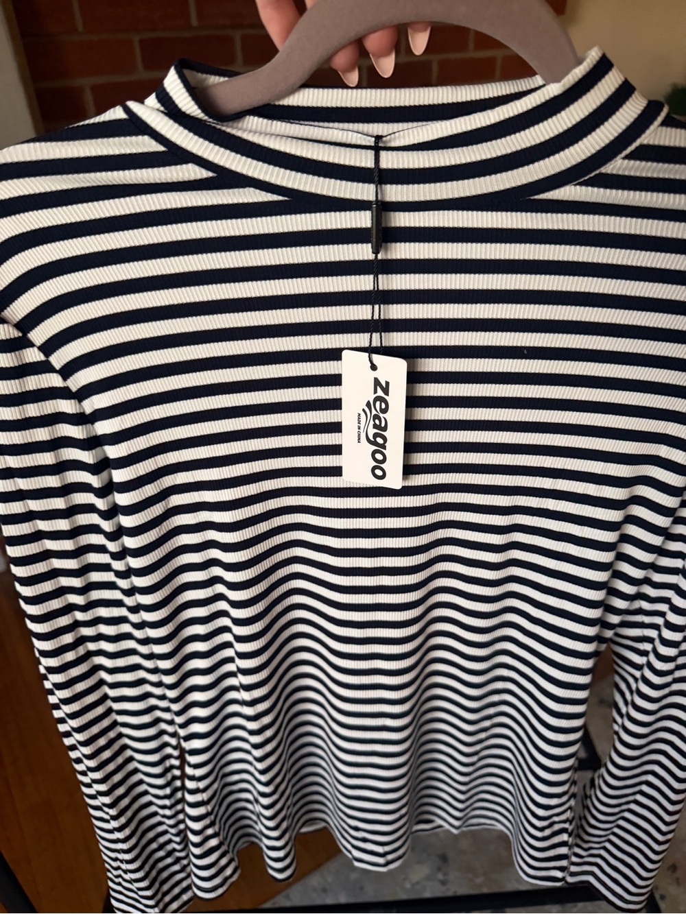 Zeagoo - Striped Long-Sleeve Mock Neck Top - Black & White